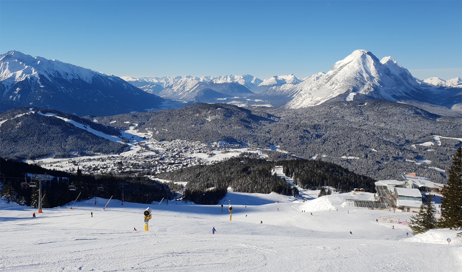 De Alpen snelweg Een hekel hebben aan Mini skivakantie